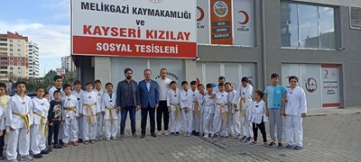 Bahçelievler Kızılay Erva Spor okulumuzu Melikgazi kaymakamı  bülent karacan bey ziyaret etti başarılar diledi desteklerinden dolayı kendisine teşekkür ediyoruz.